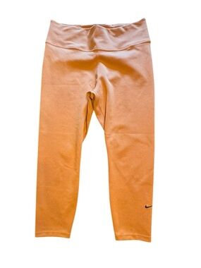 Nike Women’s Dri Fit Cropped Performance Leggings in Light Heather Pink Size L